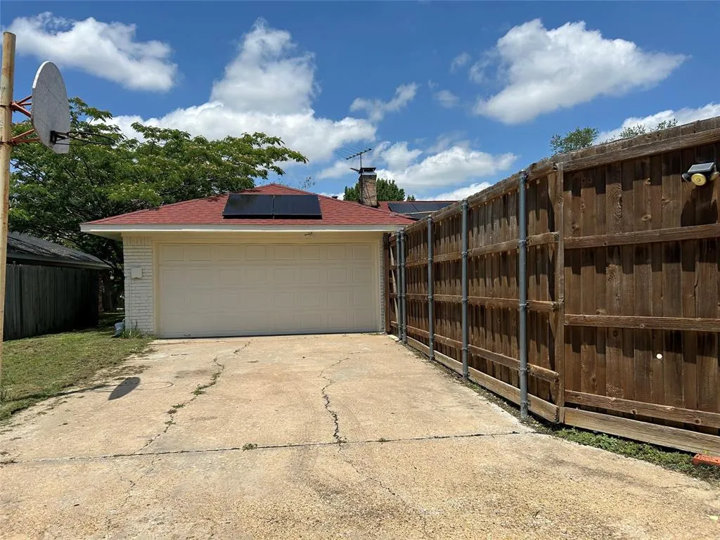 1104 Hillsdale Drive