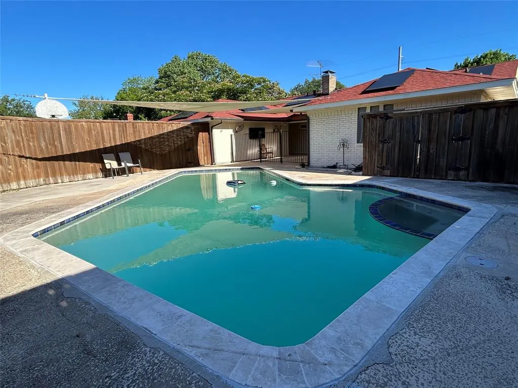 1104 Hillsdale Drive