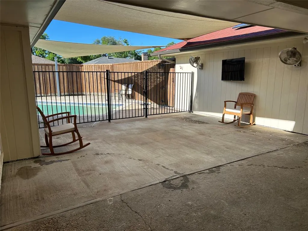 1104 Hillsdale Drive