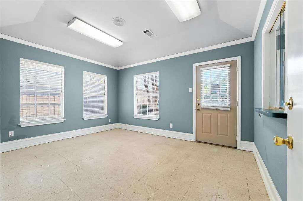 1015 N Bishop