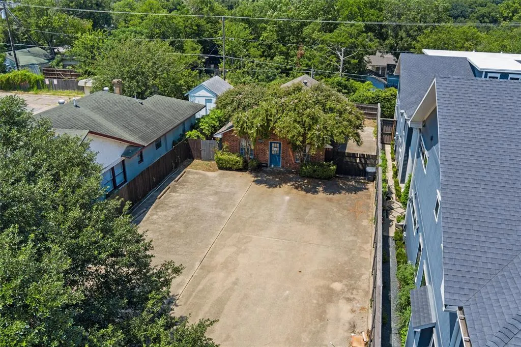 1015 N Bishop