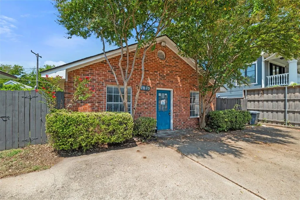 1015 N Bishop