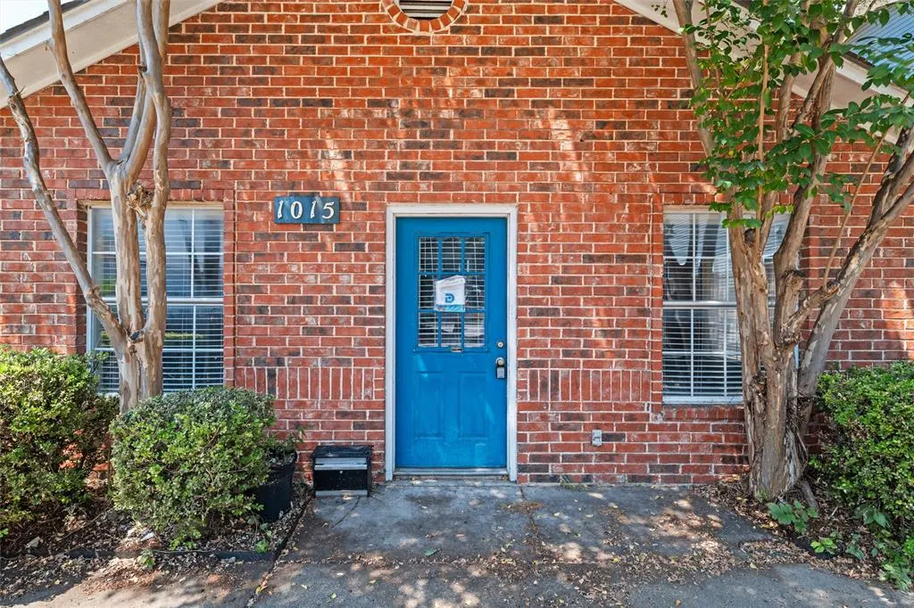 1015 N Bishop