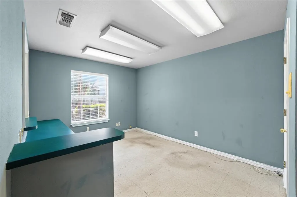 1015 N Bishop