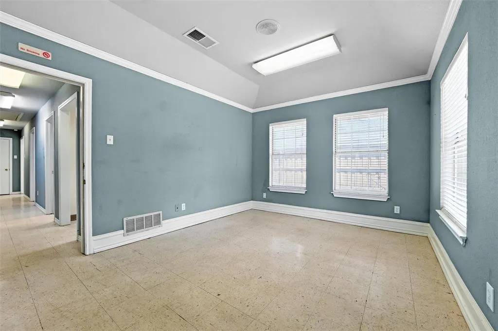 1015 N Bishop