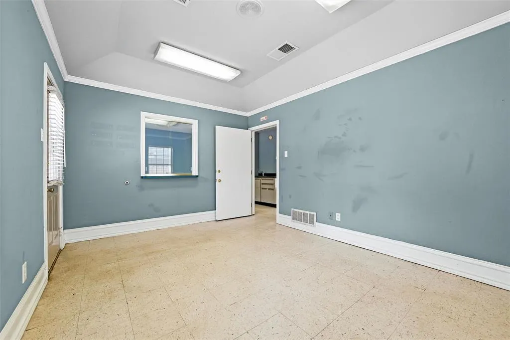 1015 N Bishop