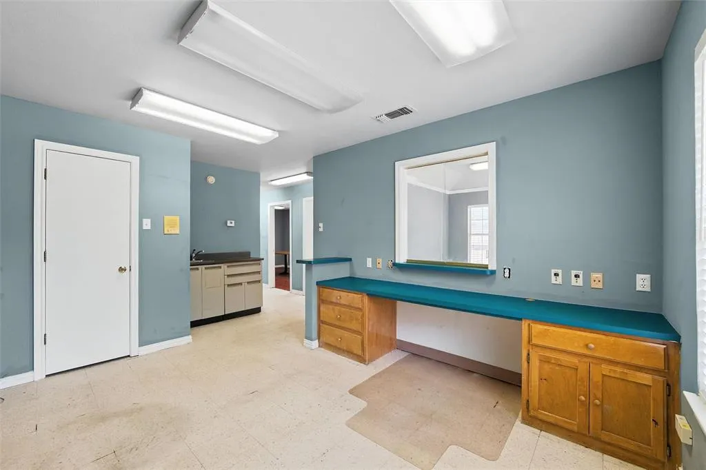 1015 N Bishop