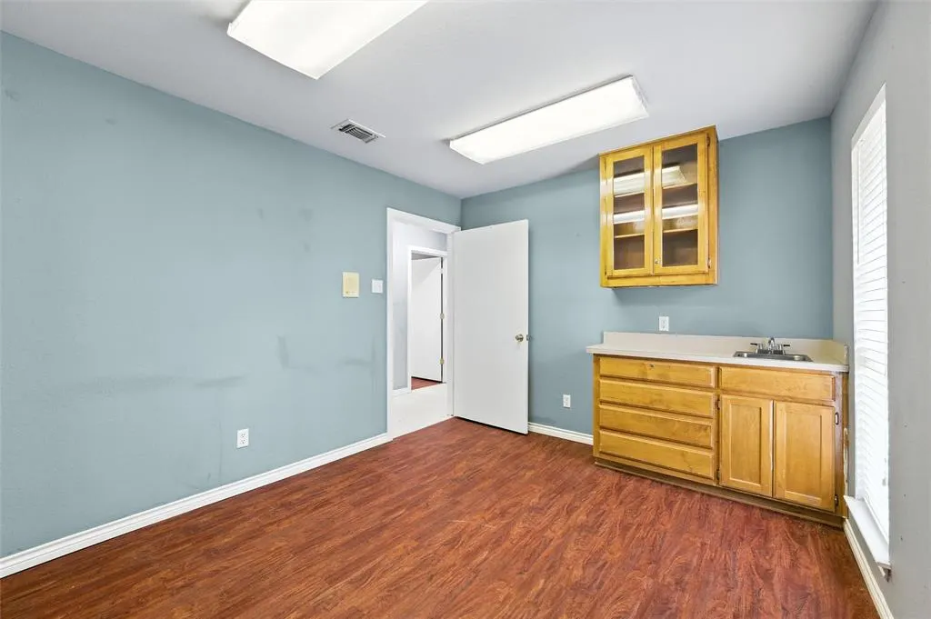1015 N Bishop