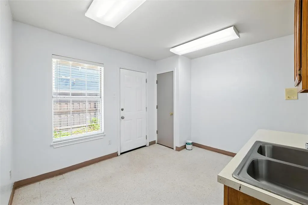 1015 N Bishop