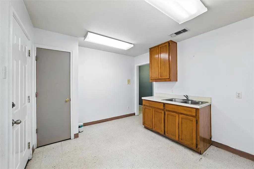 1015 N Bishop