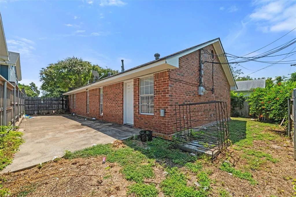 1015 N Bishop