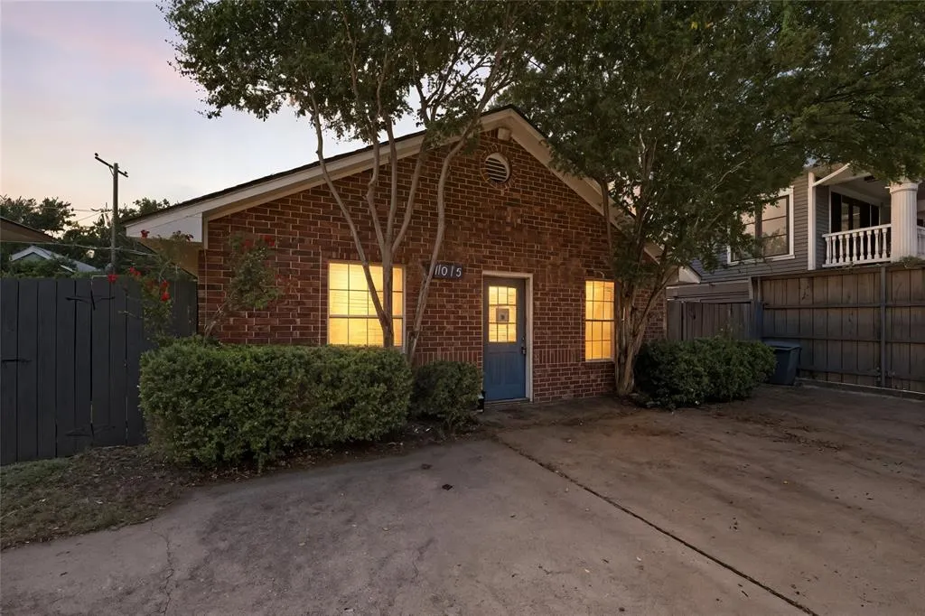 1015 N Bishop