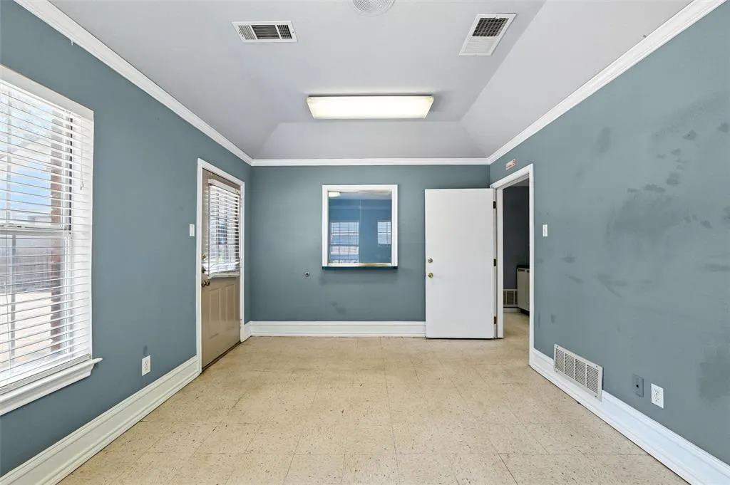 1015 N Bishop