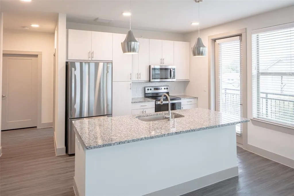 3383 Cedarplaza Lane, #1211