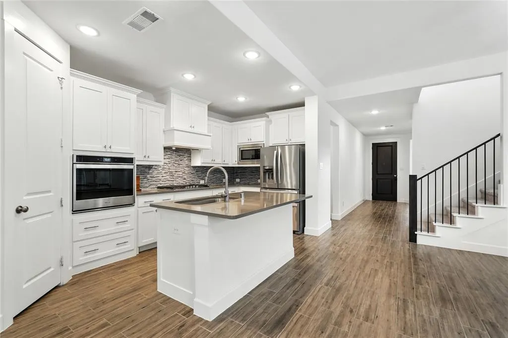 979 Mikaela Drive