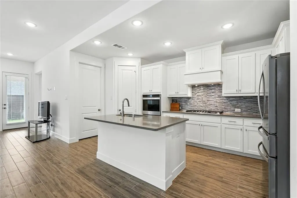 979 Mikaela Drive