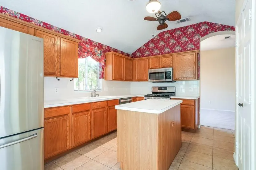 2708 Berry Hill