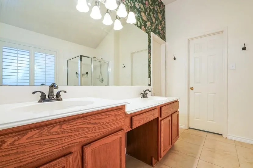 2708 Berry Hill
