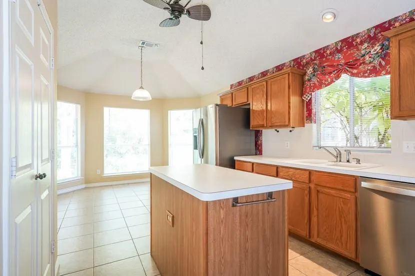 2708 Berry Hill