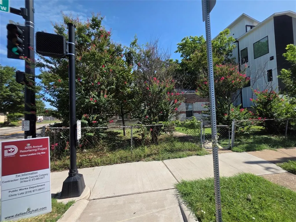 937 W 12th Street