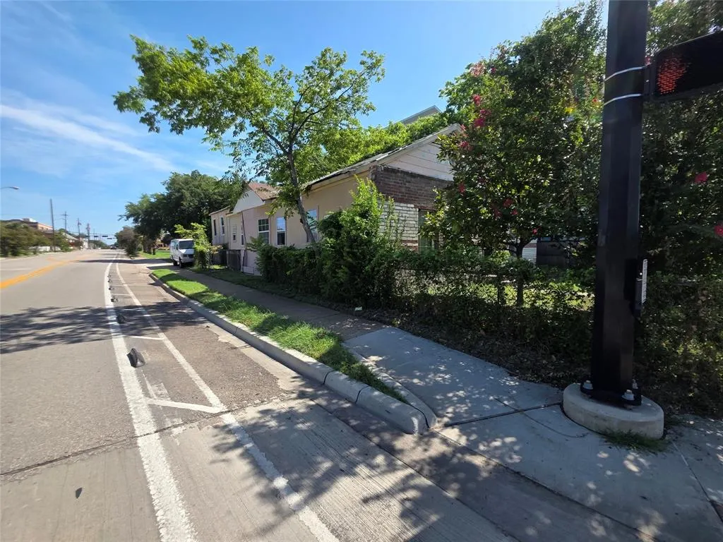 937 W 12th Street