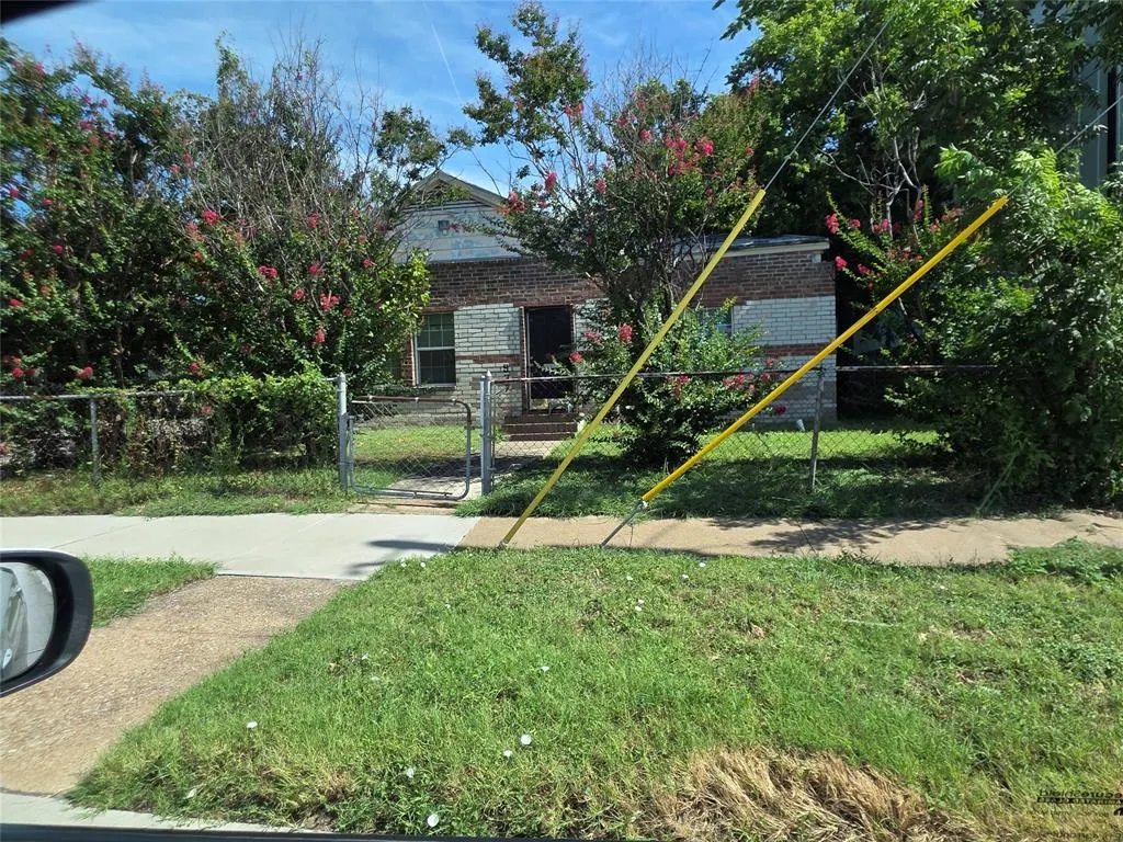 937 W 12th Street