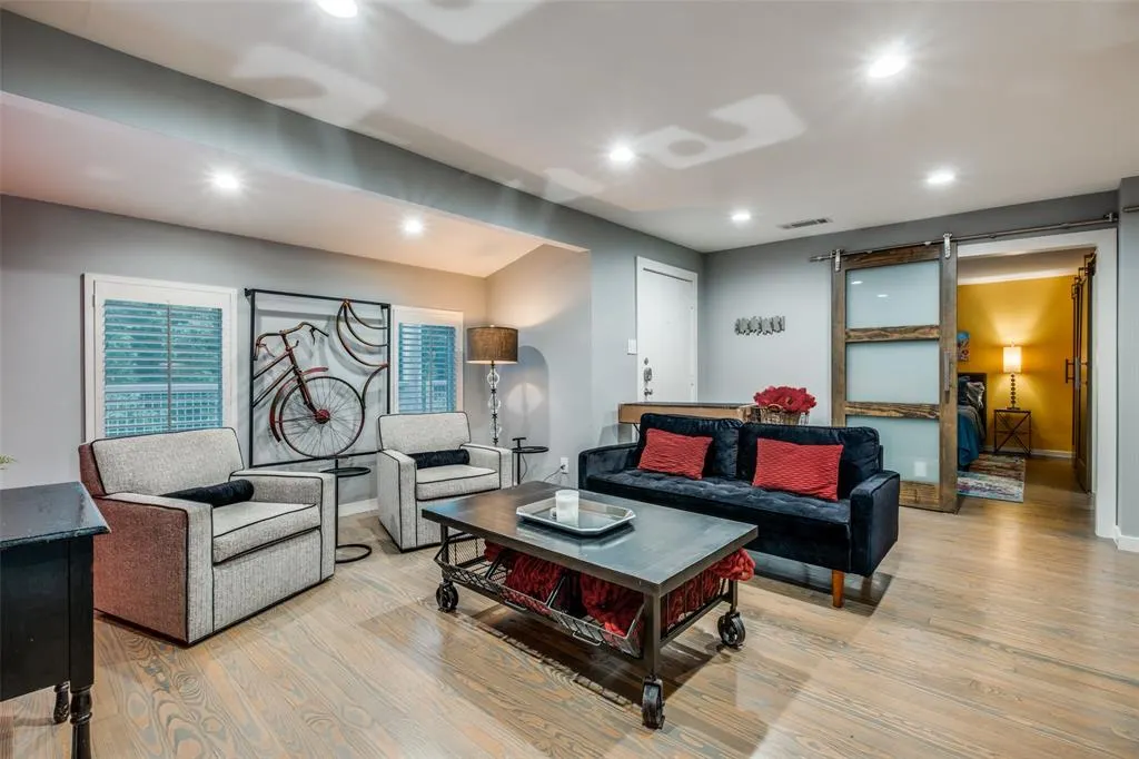 4231 Travis Street, #17