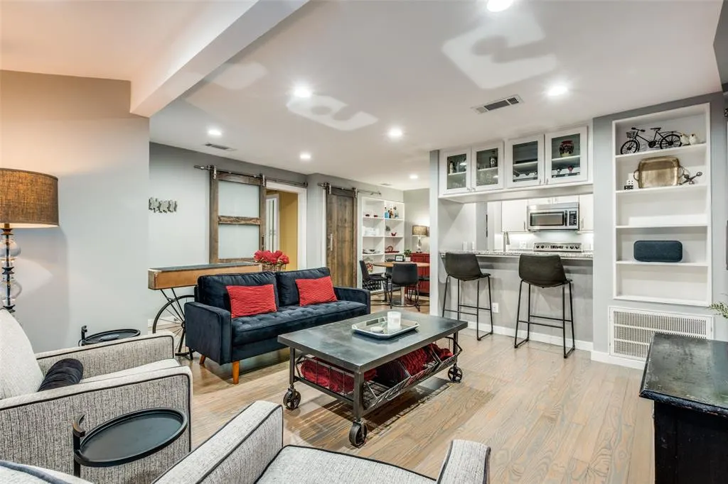 4231 Travis Street, #17