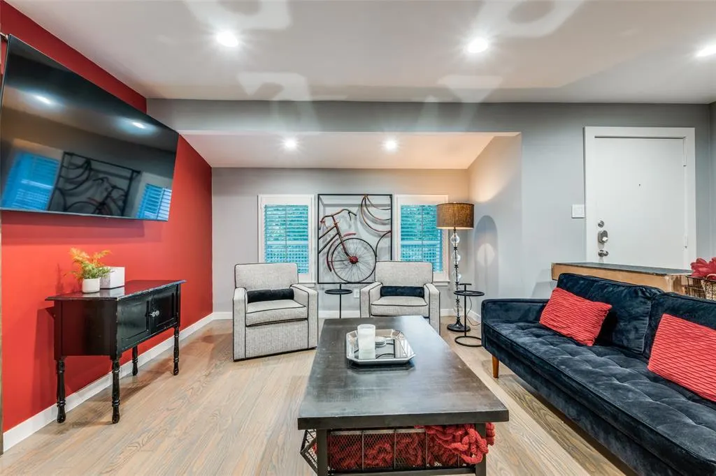 4231 Travis Street, #17
