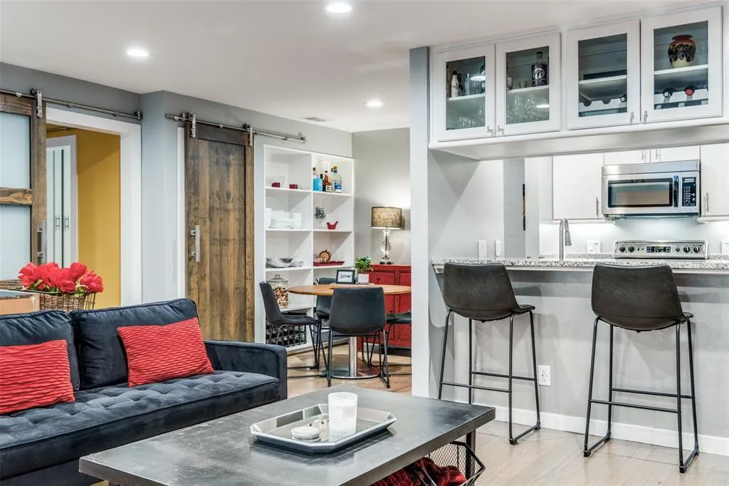 4231 Travis Street, #17