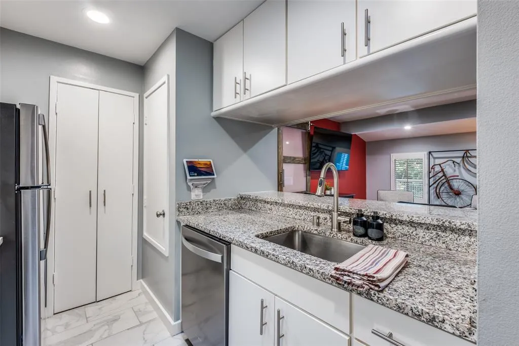 4231 Travis Street, #17