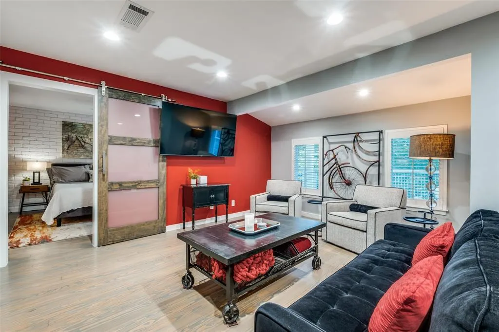 4231 Travis Street, #17