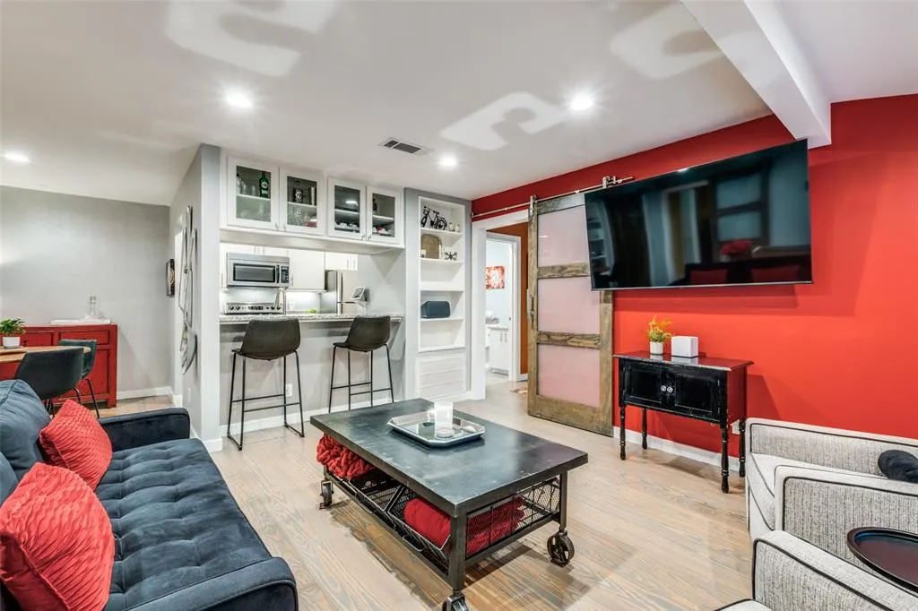 4231 Travis Street, #17