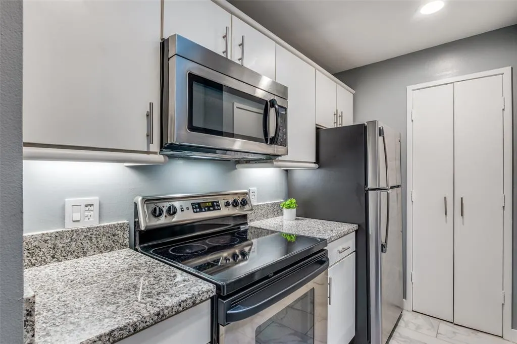 4231 Travis Street, #17