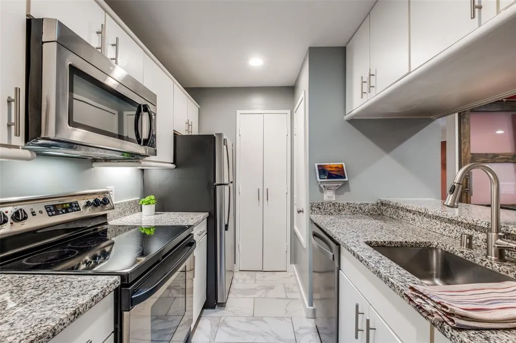 4231 Travis Street, #17