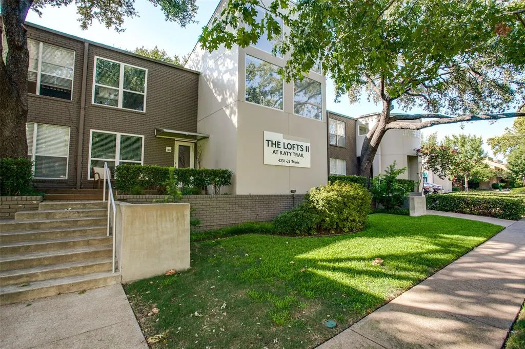 4231 Travis Street, #17