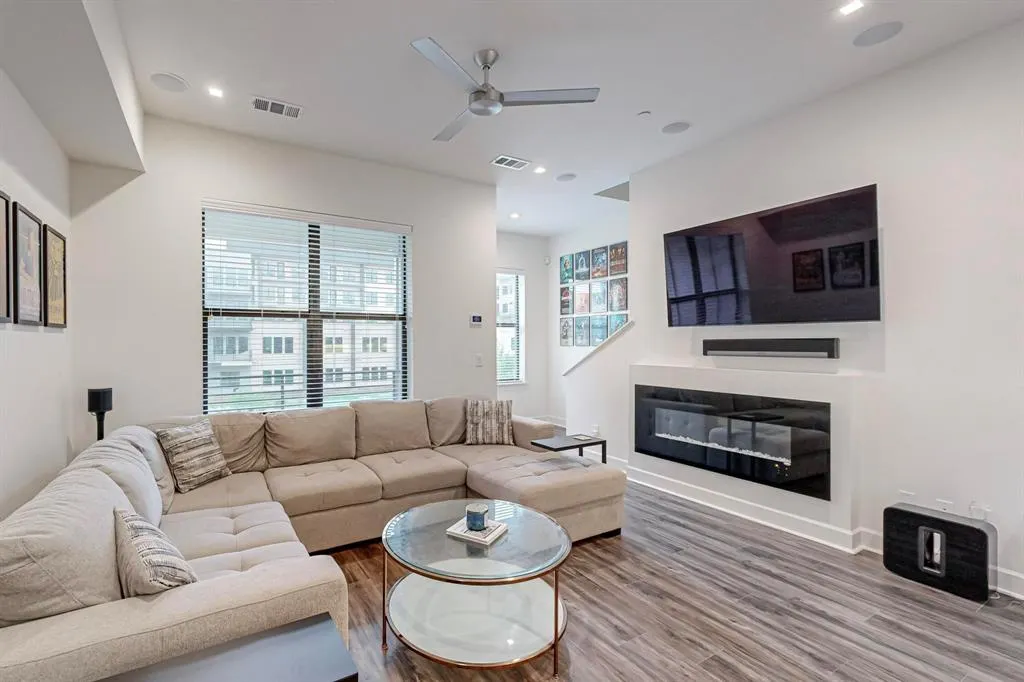 1813 Park Avenue, #204