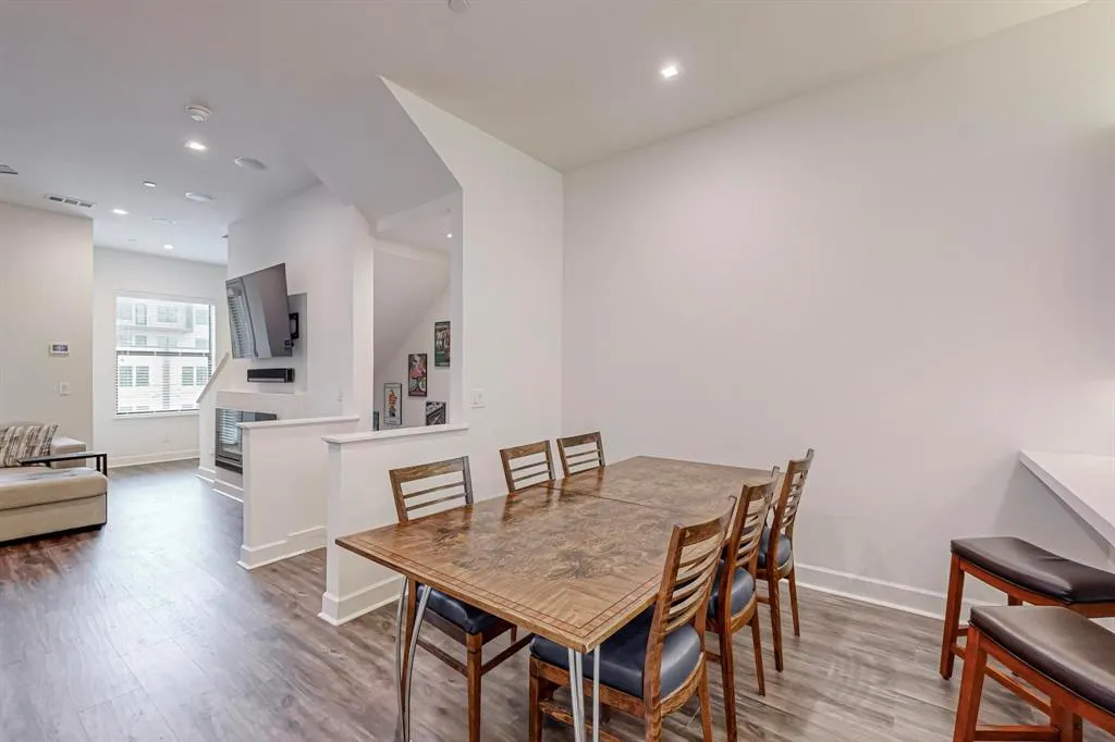 1813 Park Avenue, #204