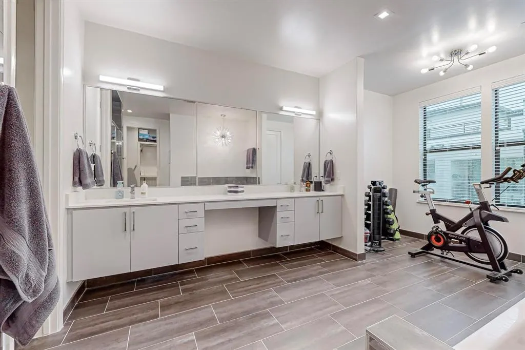 1813 Park Avenue, #204