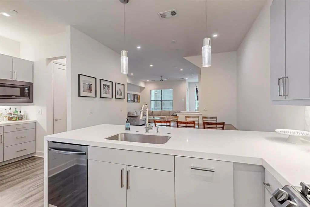 1813 Park Avenue, #204