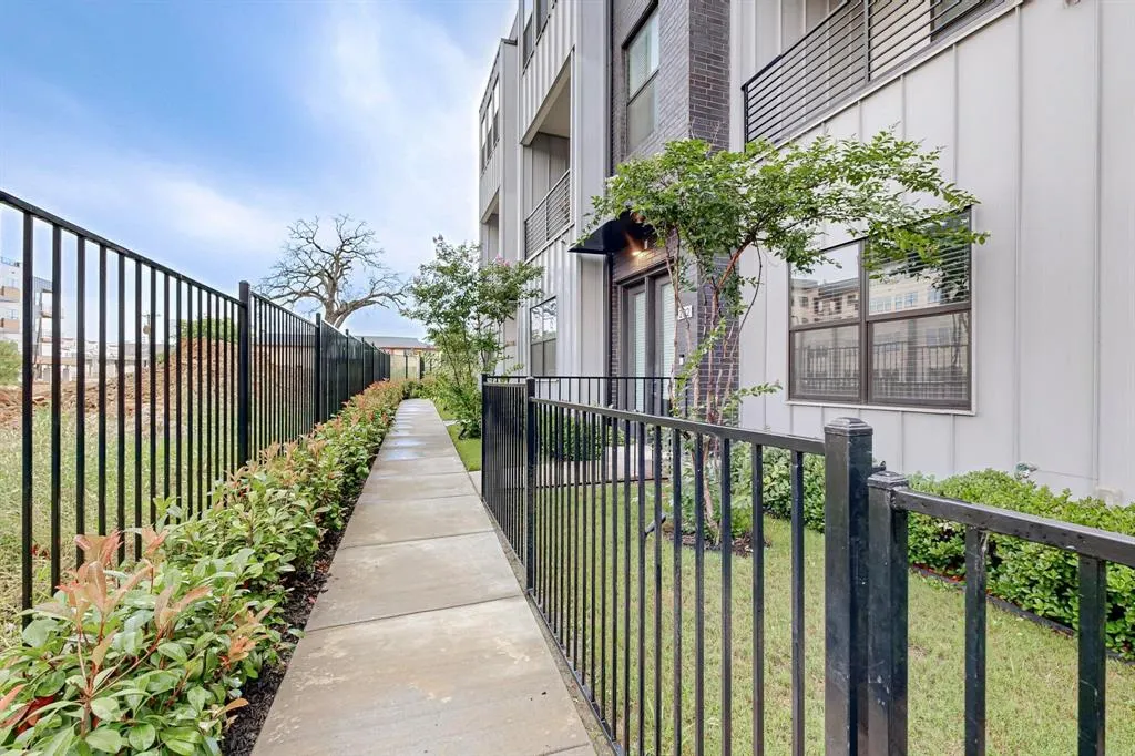1813 Park Avenue, #204