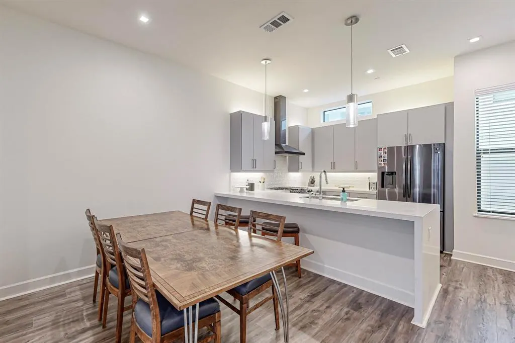 1813 Park Avenue, #204