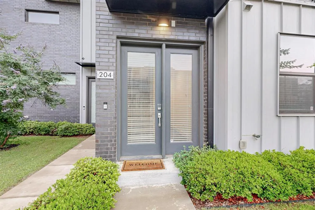 1813 Park Avenue, #204