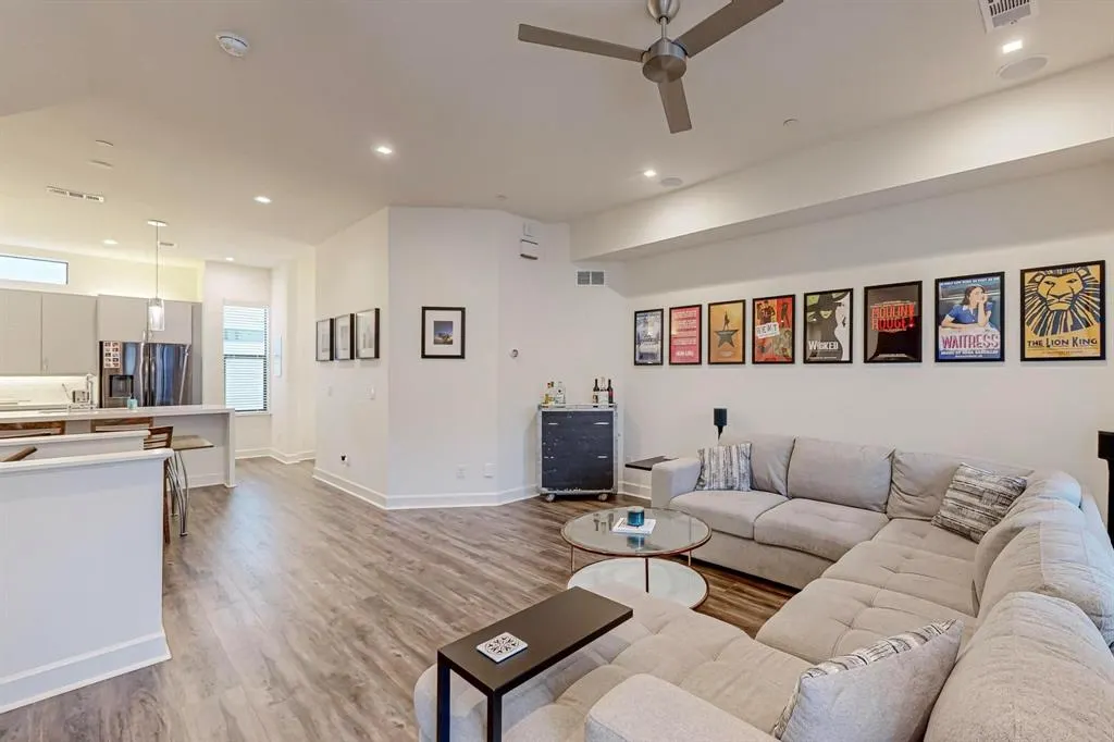 1813 Park Avenue, #204