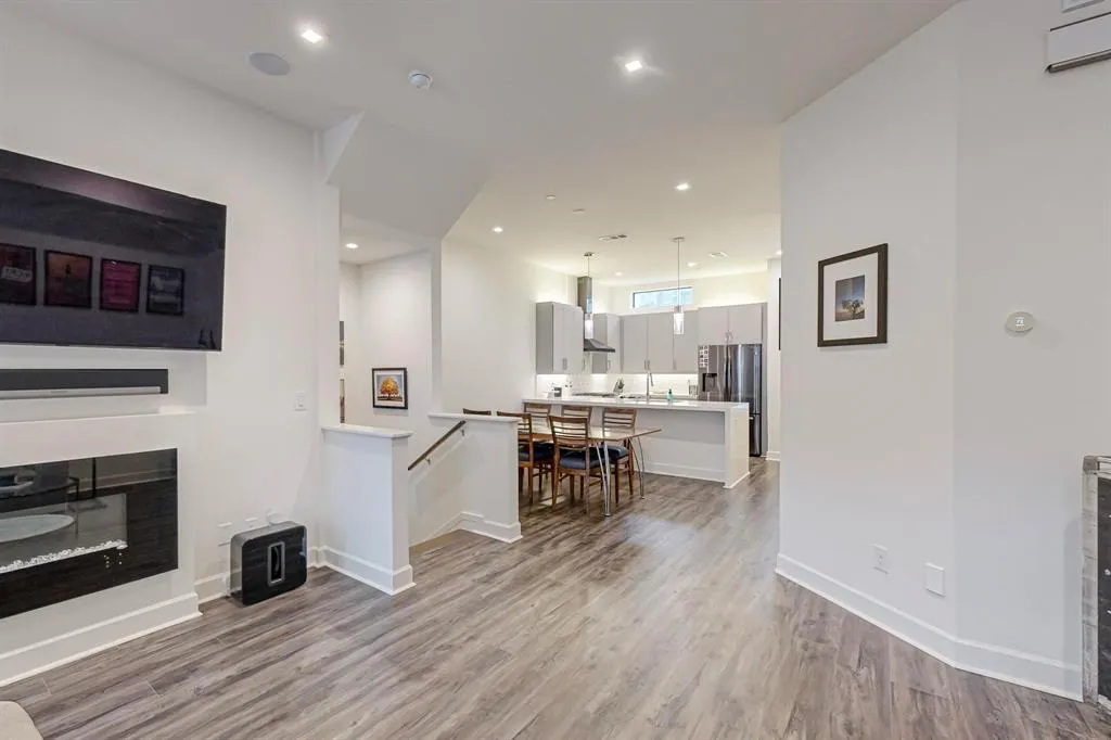 1813 Park Avenue, #204