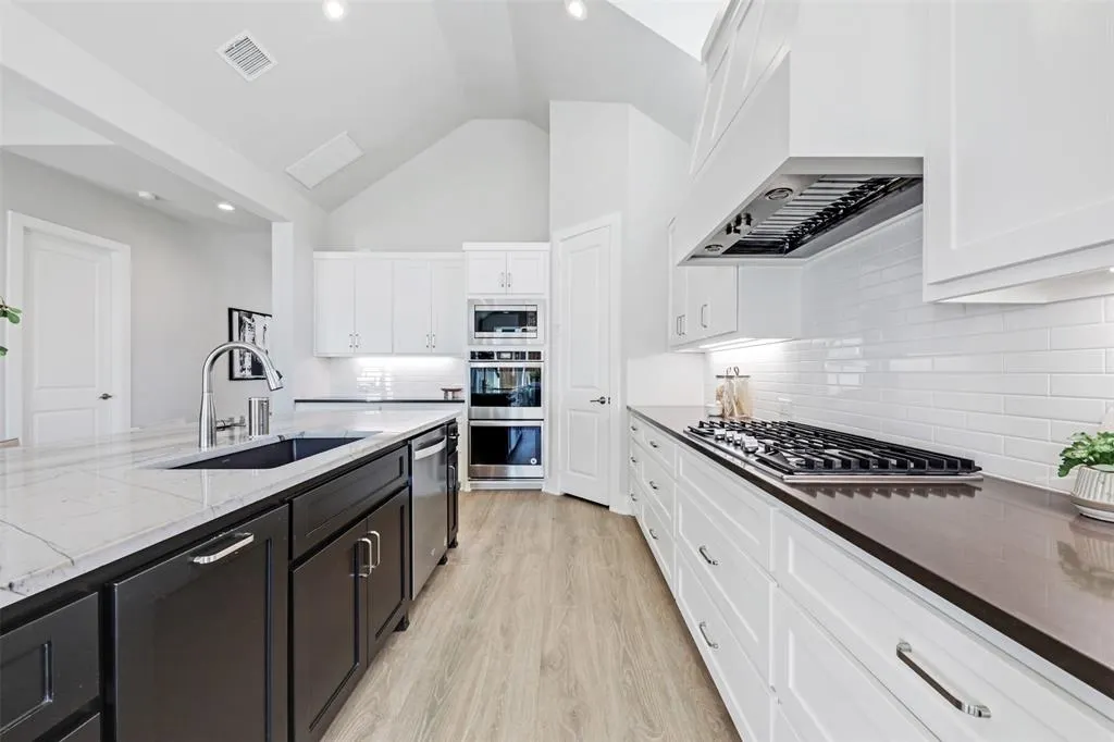 3111 Barefoot Lane