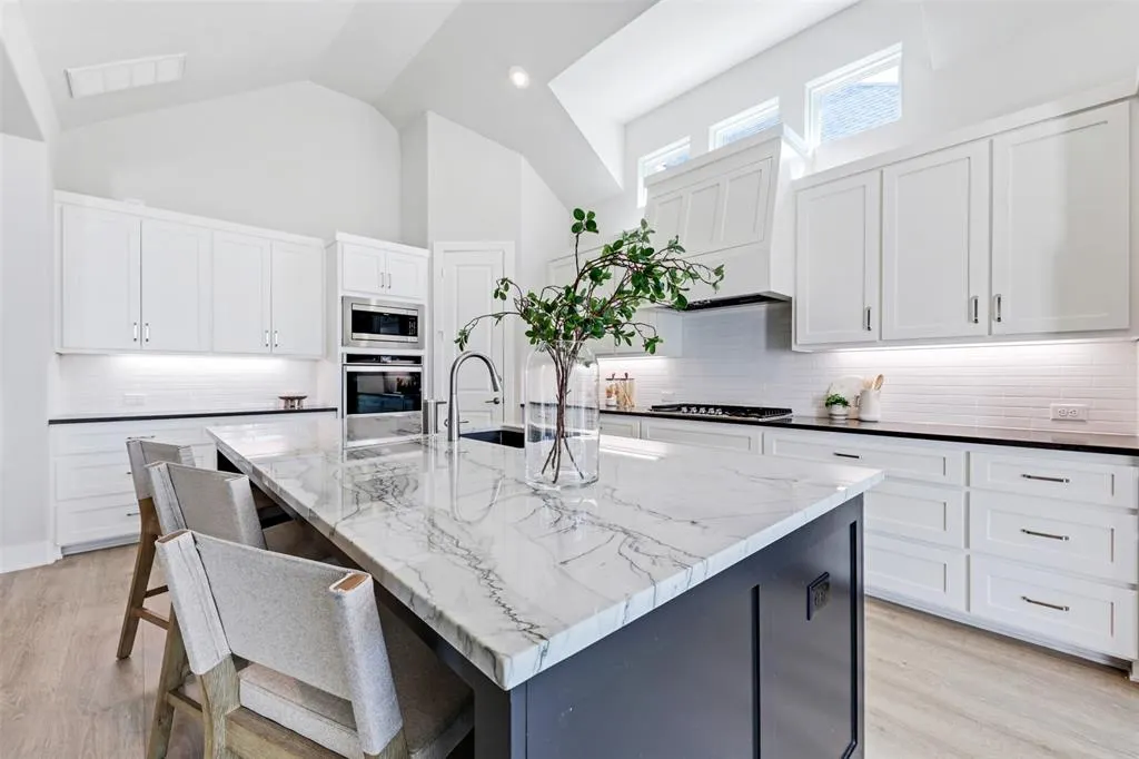 3111 Barefoot Lane