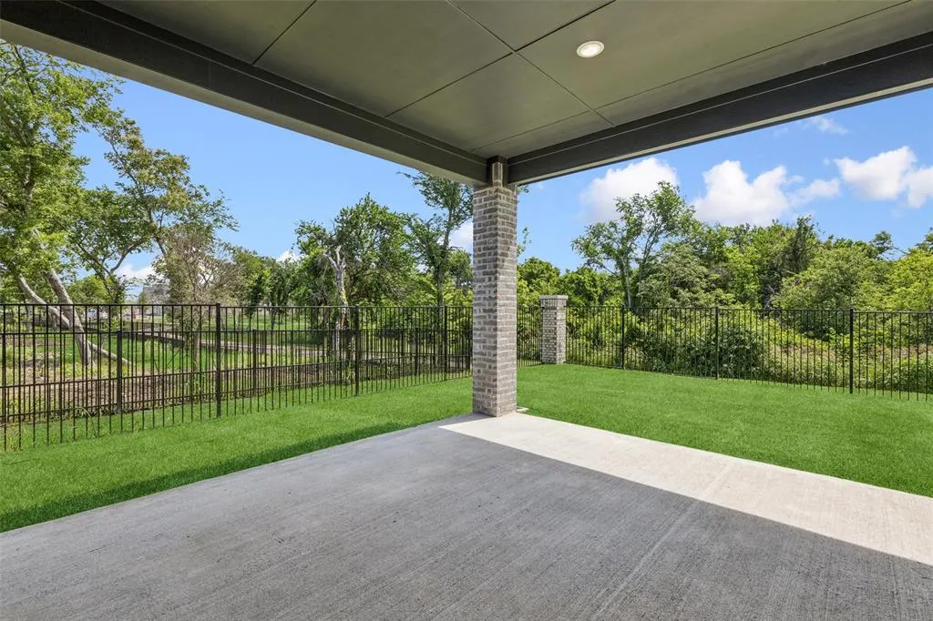 2033 Bluestem Road