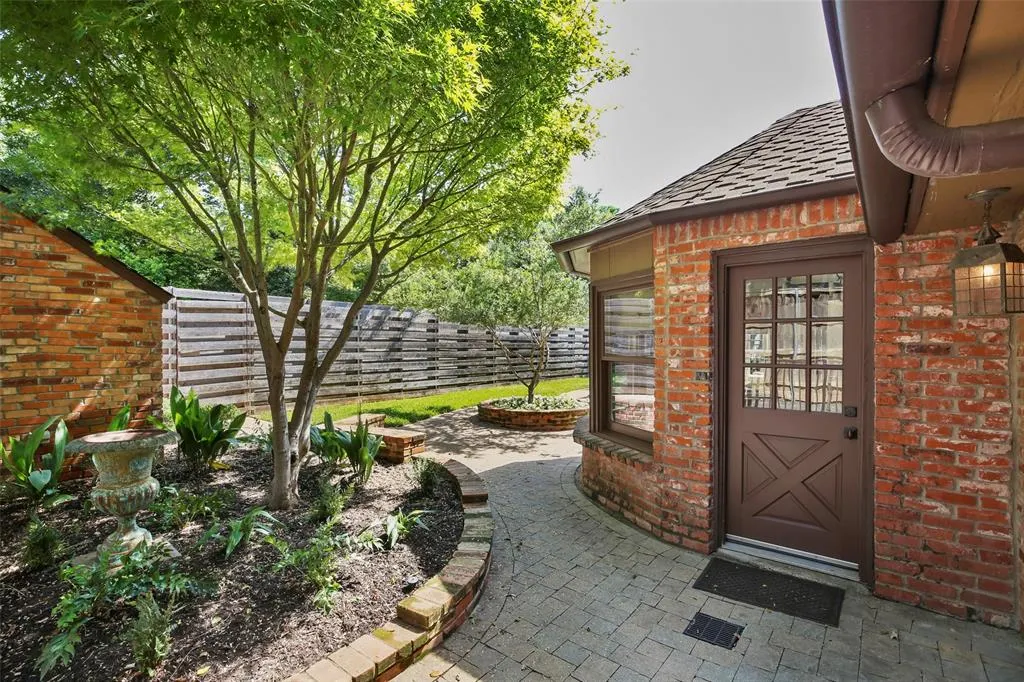 4423 Southcrest Road