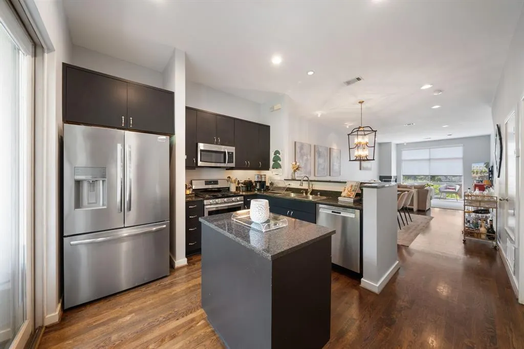 4060 Travis Street, #12